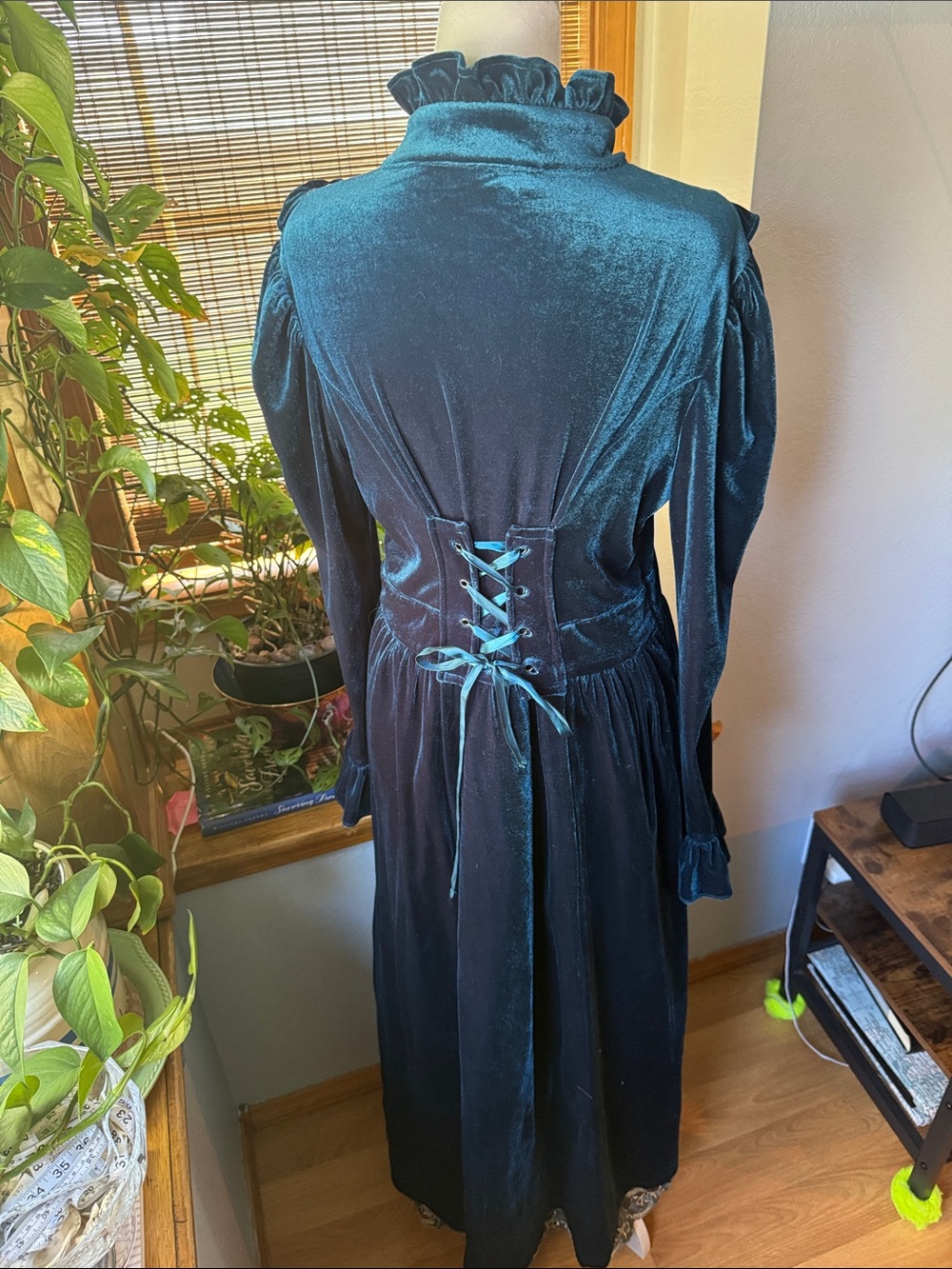 2XL Victorian Choice Prussian Blue Velvet Gown Edwardian Vintage Dress Gothic - Picture 14 of 16